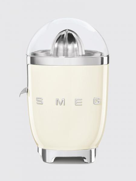 Kitchen accessories lifestyle Smeg