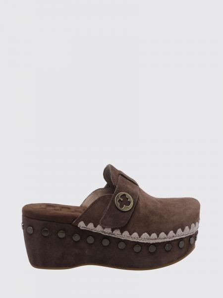 Mou Plain Suede Clogs with Studs