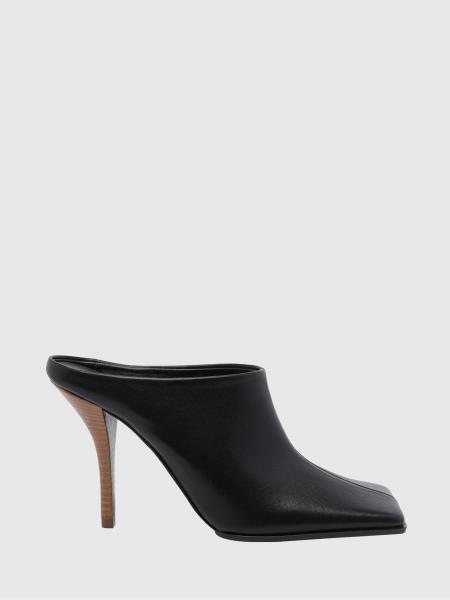 Loafer woman AlaÏa