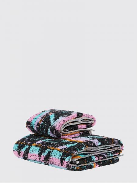 Bath and beach towels lifestyle Carrara