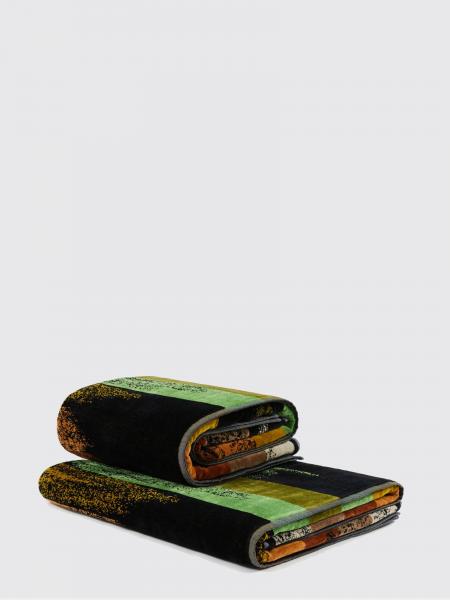 Bath and beach towels lifestyle Carrara