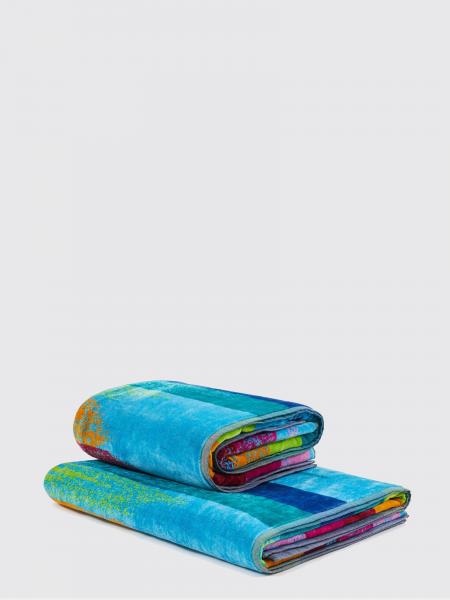 Bath and beach towels lifestyle Carrara