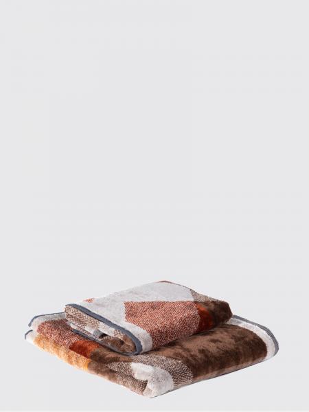 Bath and beach towels lifestyle Carrara
