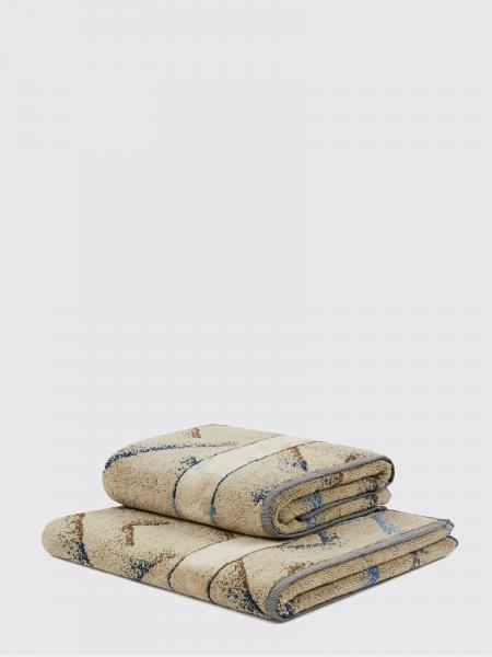 Bath and beach towels lifestyle Carrara