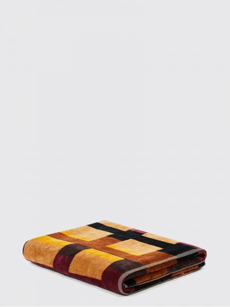 Bath and beach towels lifestyle Carrara