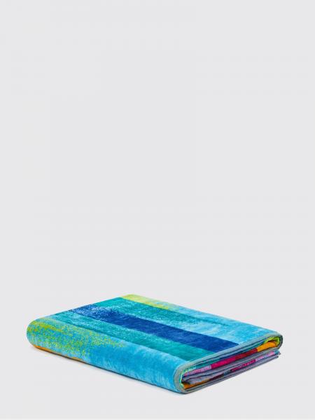 Bath and beach towels lifestyle Carrara