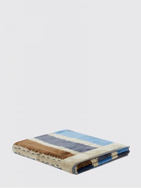 Bath and beach towels lifestyle Carrara