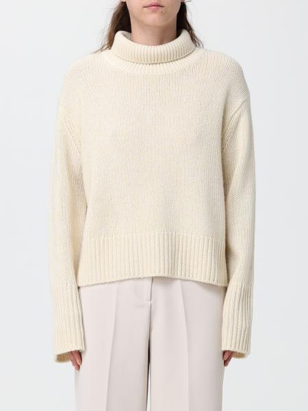 Sweater woman Lisa Yang