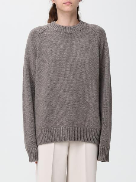 Sweater woman Lisa Yang