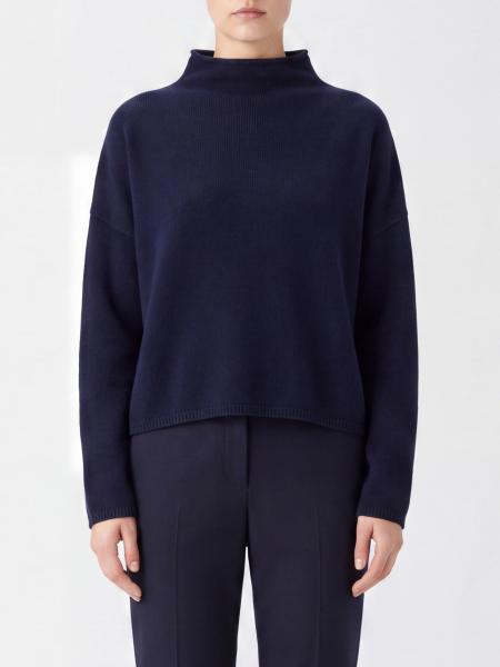 Sweater woman Lisa Yang