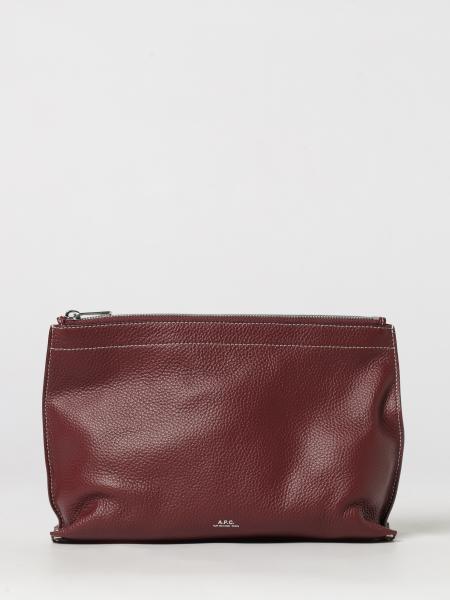 Clutch A.P.C. de piel de becerro martillada con logotipo laminado