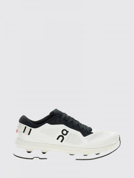 Shoes woman On