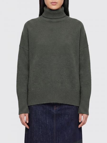 Sweater woman Lisa Yang