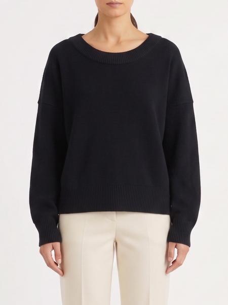 Sweater woman Lisa Yang