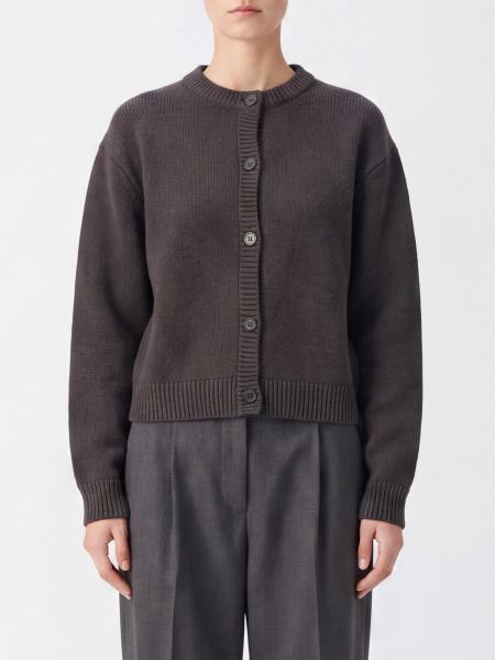 Sweater woman Lisa Yang