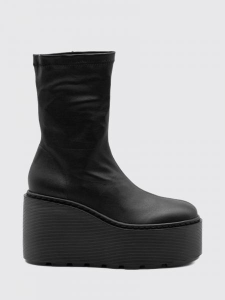 Boots woman Vic MatiÉ