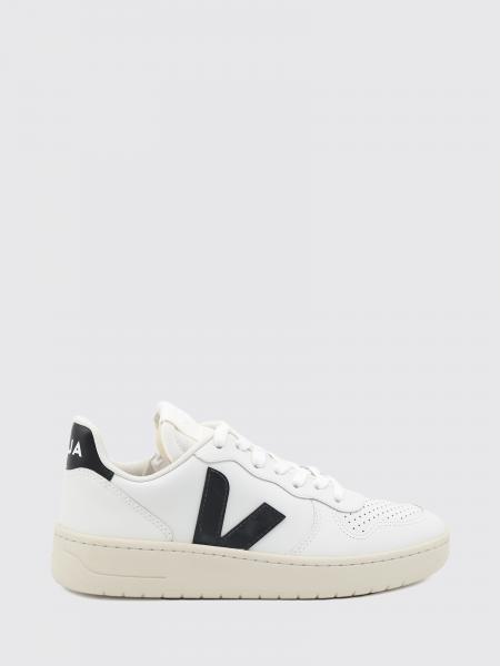 V-10 Leder-Sneaker Veja mit kontrastierendem V-Logo und perforierter Zehenkappe