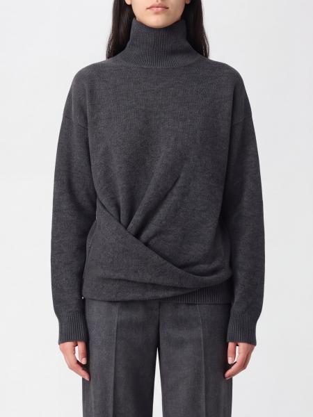 Jumper woman Rohe