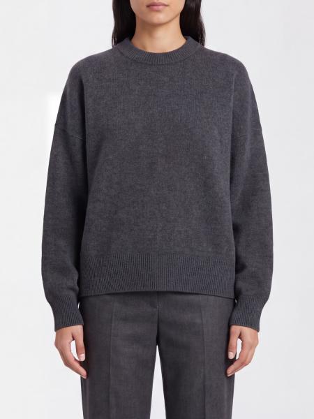 Jumper woman Rohe