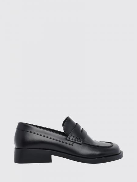 Loafer woman Camper
