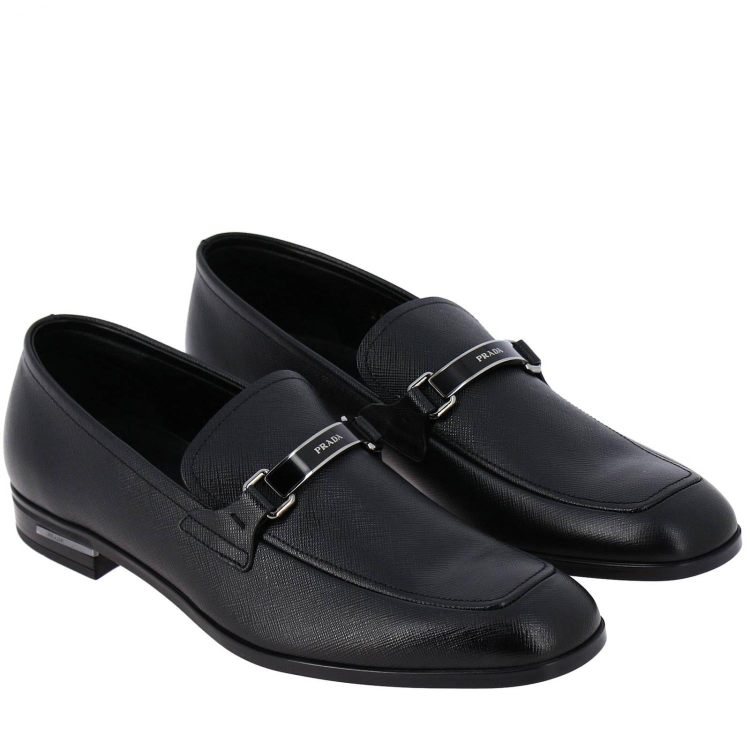 PRADA MOKASSINS: Prada Mokassin aus strukturiertem Leder mit Metallapplikation, Schwarz - Img 2