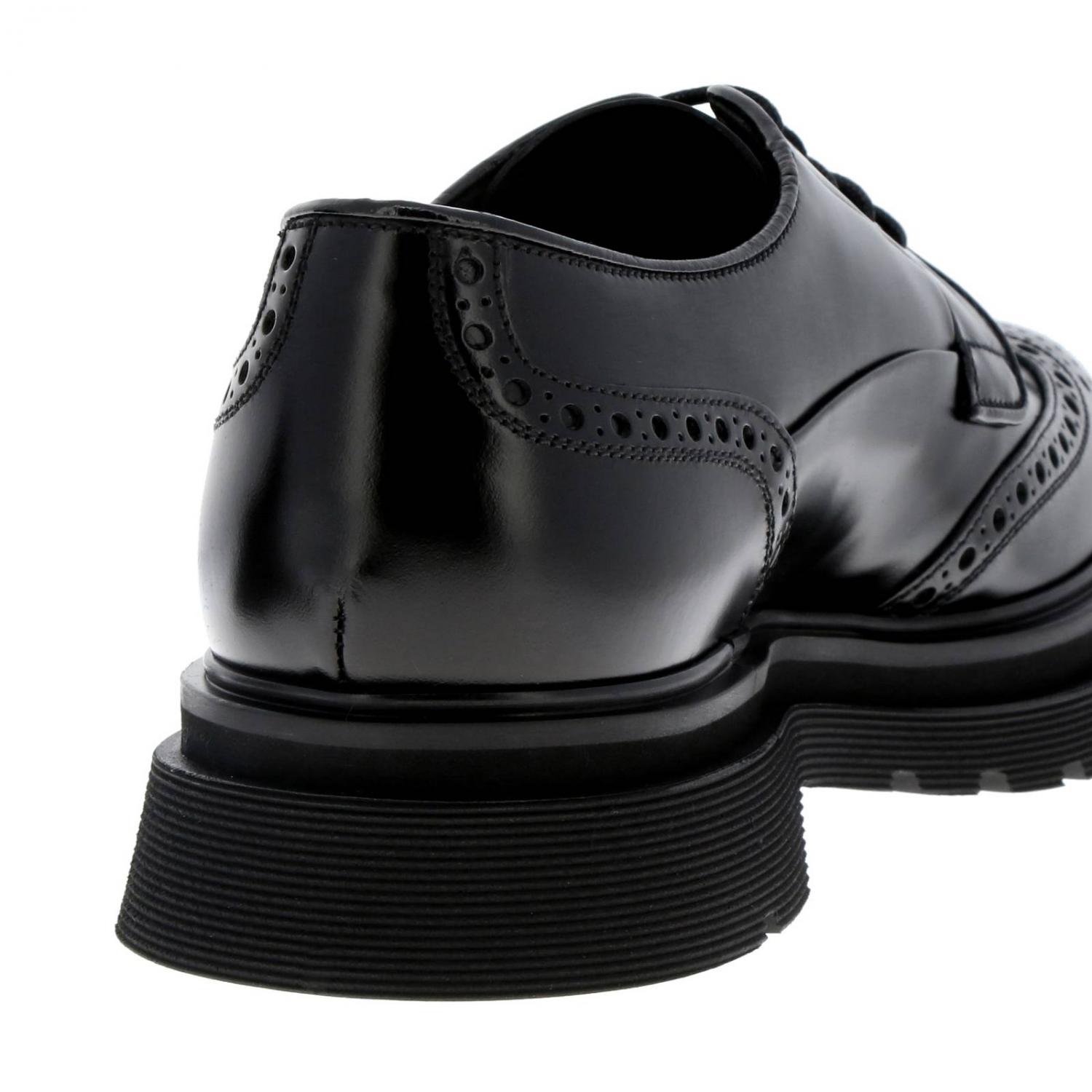 PRADA SCHNÜRSCHUHE: Prada Derby aus gebürstetem Leder mit Schwalbenschwanzmotiv, Schwarz - Img 4