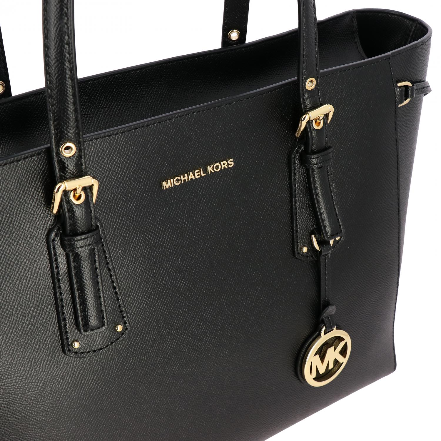 MICHAEL KORS BOLSO DE HOMBRO: Michael Kors Voyager east west bolso de mano de cuero microoperado, Negro - Img 3