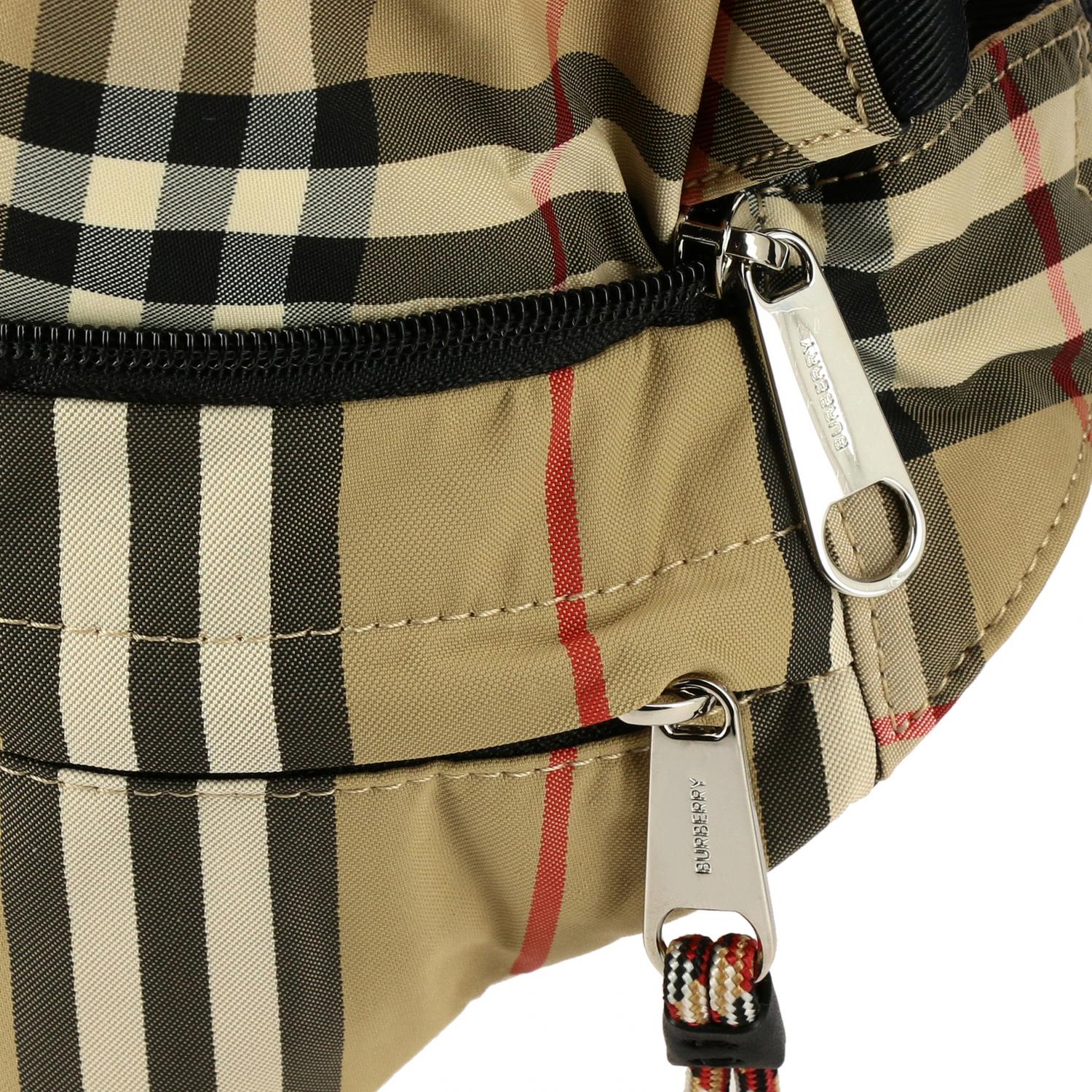 BURBERRY TASCHE: Burberry Tasche / Rucksack aus Nylon mit Logo-Print, Beige - Img 4