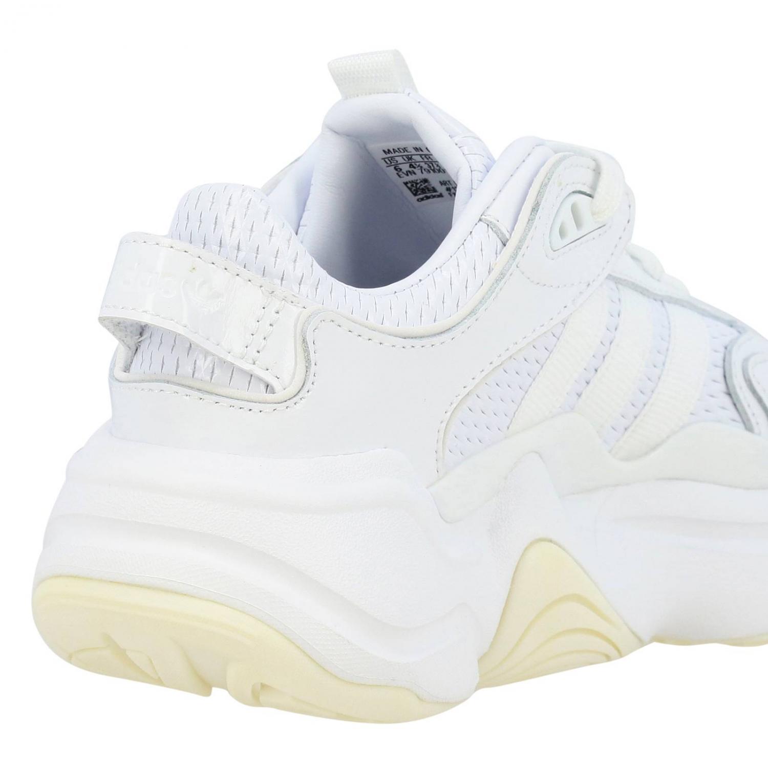 ADIDAS ORIGINALS: Magnum Runner W sneakers in patent leather