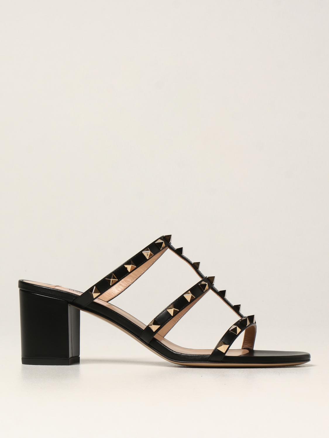 【ヴァレンティノ・VALENTINO GARAVANI】SANDALS Valentino Garavani Calfskin Rockstud Sandals with Straps