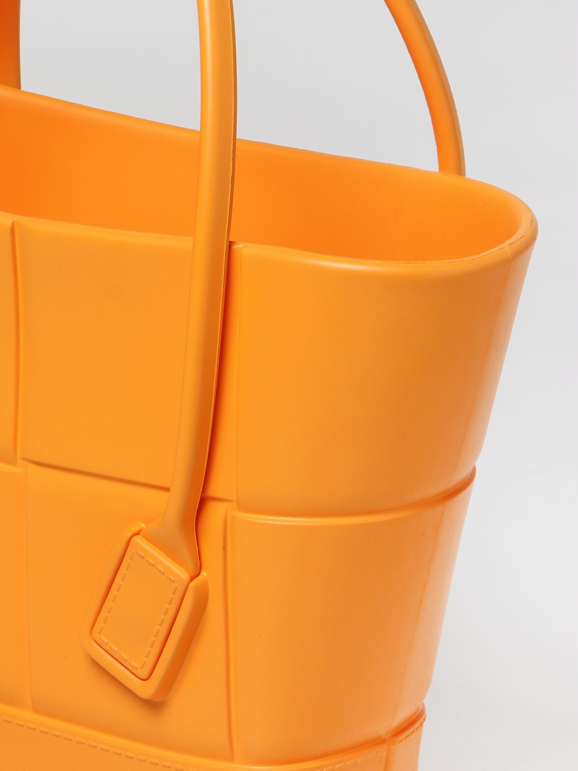 トートバッグ Bottega Veneta Arco Large Rubber Tote Tangerine BOTTEGA VENETA: Arco rubber bag - Tangerine | Bottega Veneta