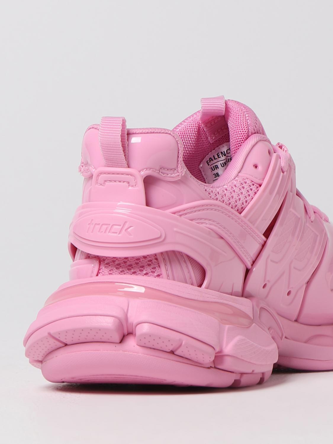 BALENCIAGA ピンク スニーカー 38 ピンク の ウィメンズ Track スニーカー チャーム付き | Balenciaga JP