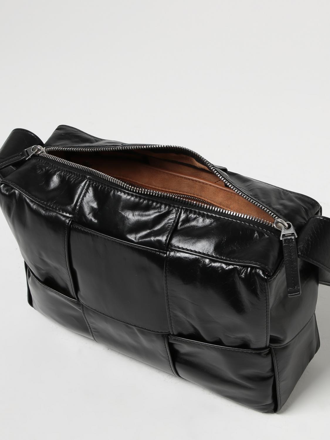 【23SS NEW】BOTTEGA VENETA_men / Arco ショルダーバッグ BOTTEGA VENETA: Arco bag in woven shiny leather - Black