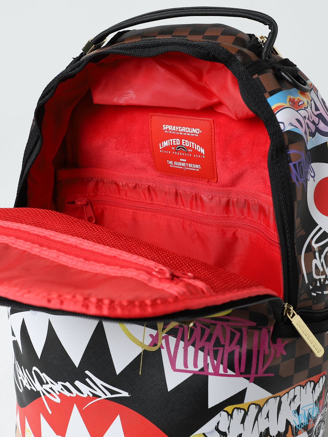 SPRAYGROUND ZAINO: Zaino Tagged Up Sharks In Paris Sprayground in pelle sintetica con stampa, Marrone - Img 4