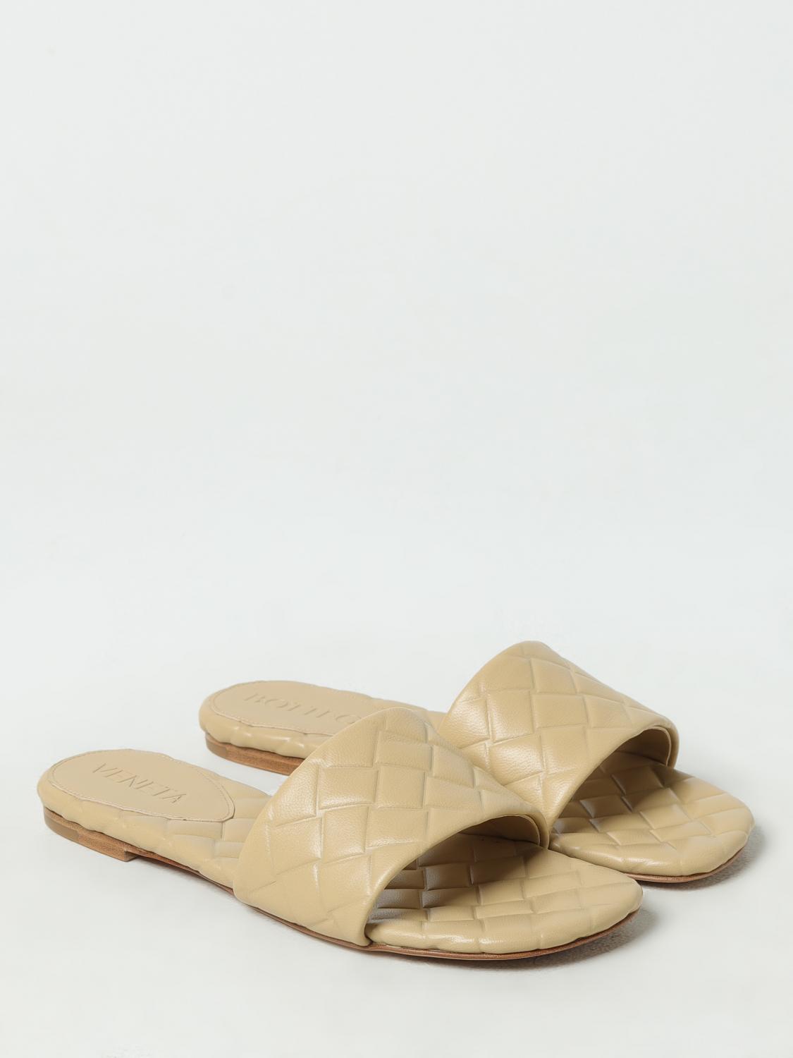 BOTTEGA VENETA SCARPE BASSE: Mule Amy flat Bottega Veneta in pelle matelassè , Beige - Img 2