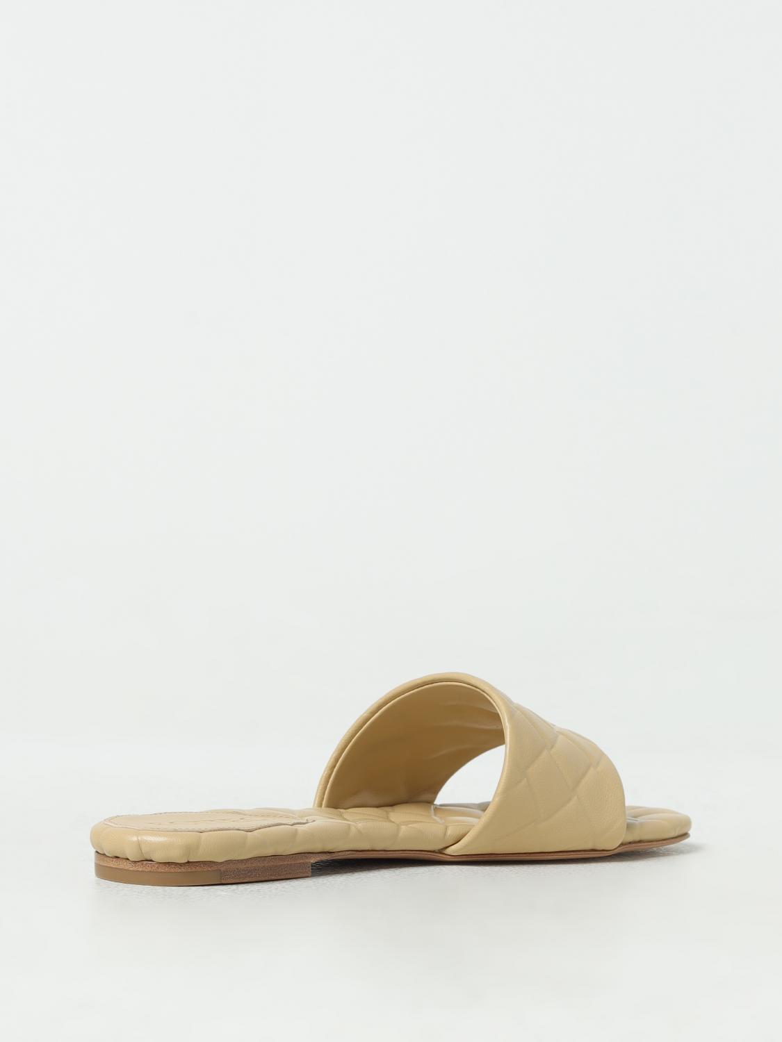 BOTTEGA VENETA SCARPE BASSE: Mule Amy flat Bottega Veneta in pelle matelassè , Beige - Img 3