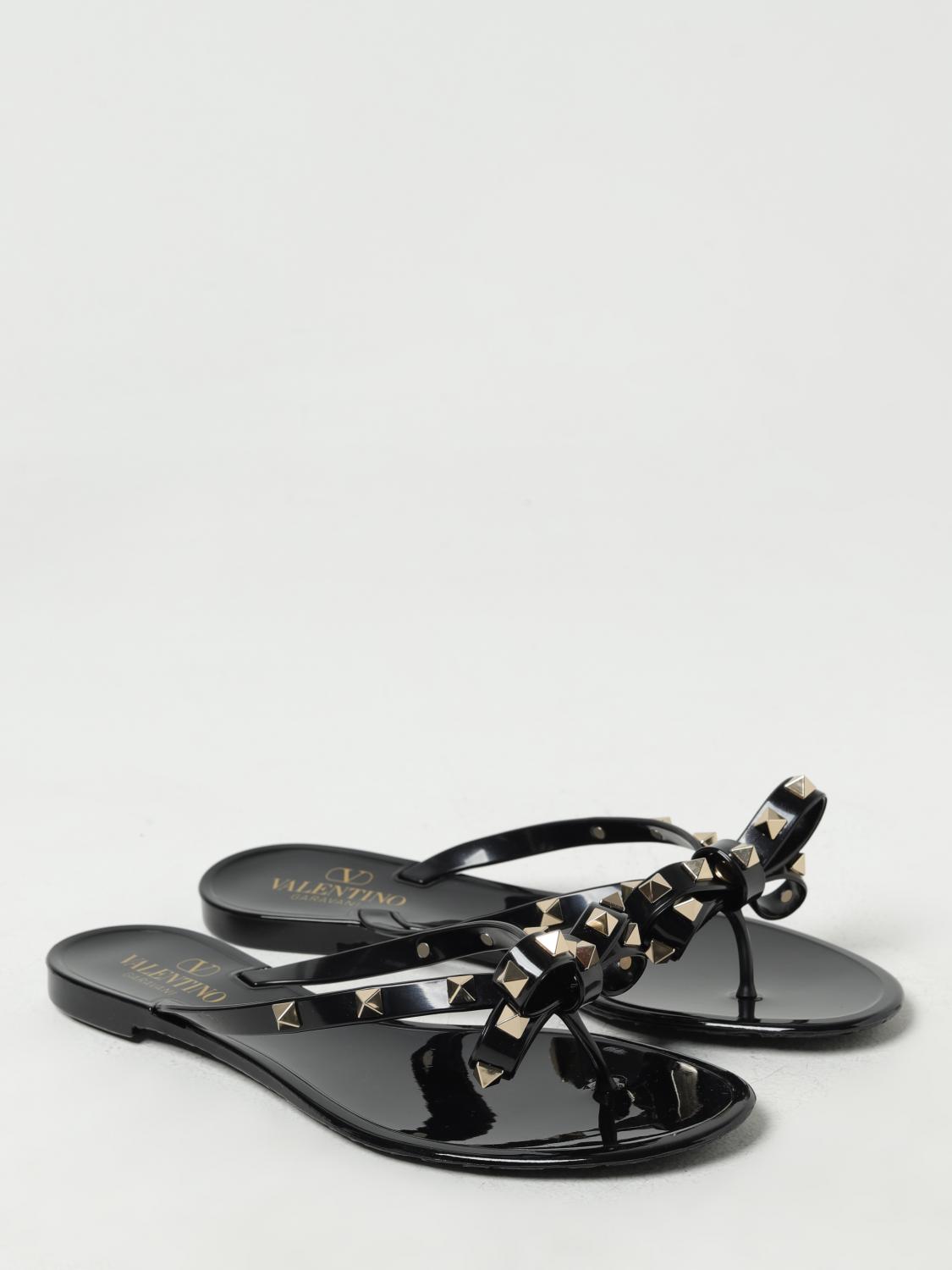 VALENTINO GARAVANI FLAT SANDAL: Valentino Garavani Rockstud flip-flops in rubber with studs, Black - Img 2