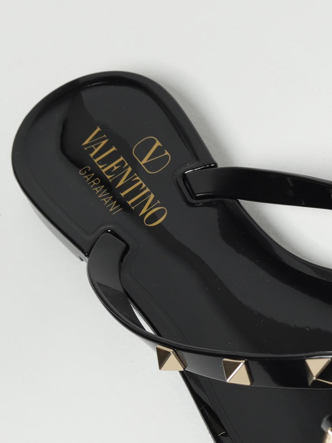 VALENTINO GARAVANI FLAT SANDAL: Valentino Garavani Rockstud flip-flops in rubber with studs, Black - Img 4