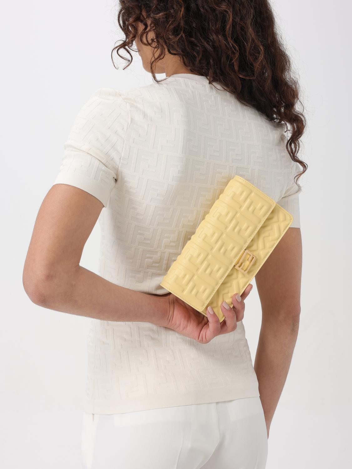 FENDI BORSA MINI: Borsa wallet Baguette Fendi in nappa embossed, Giallo - Img 2