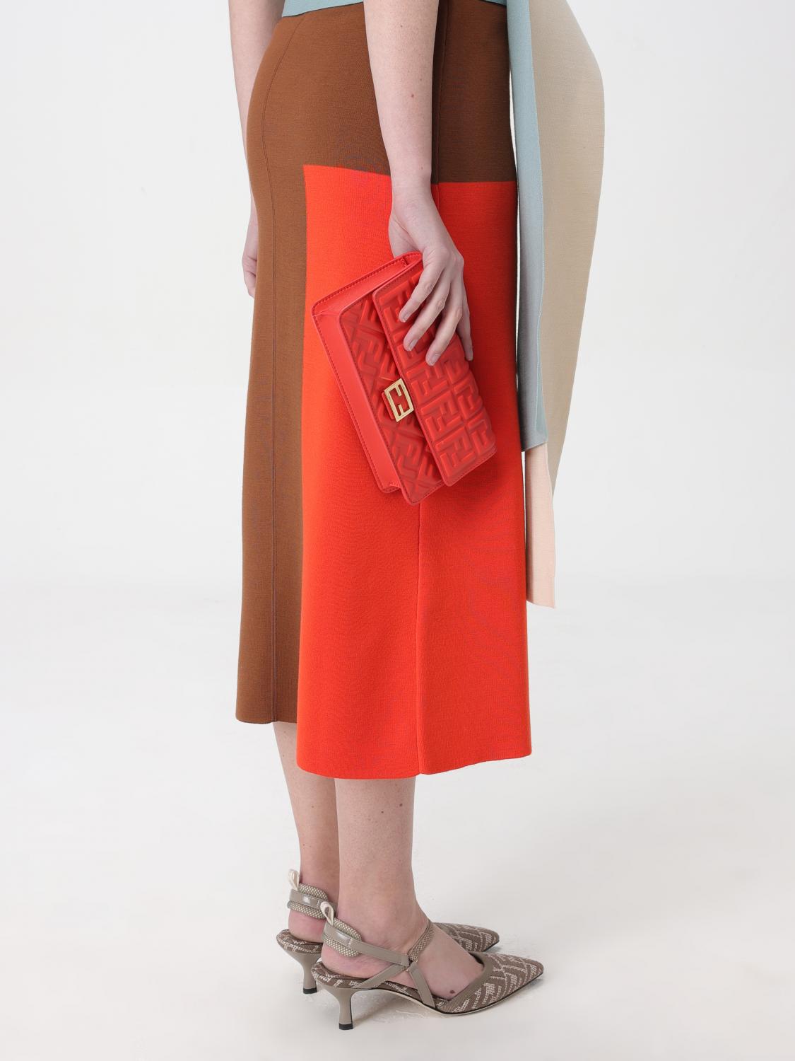 FENDI BORSA MINI: Borsa wallet Baguette Fendi in nappa embossed, Corallo - Img 2