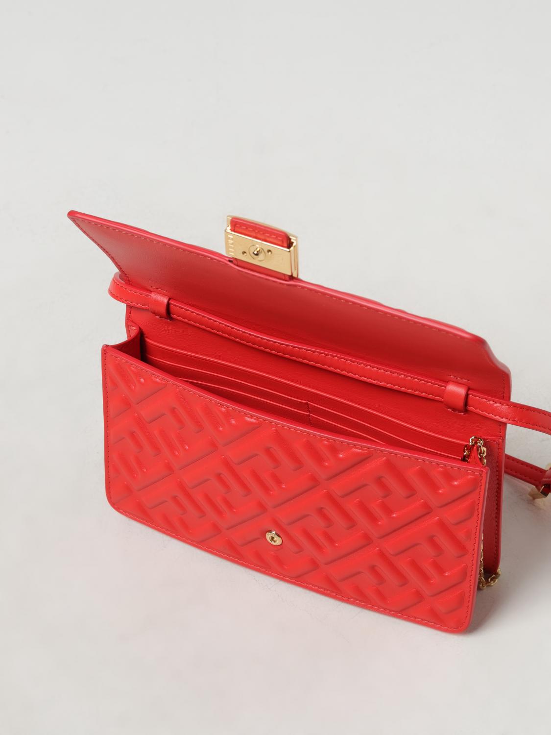 FENDI BORSA MINI: Borsa wallet Baguette Fendi in nappa embossed, Corallo - Img 5