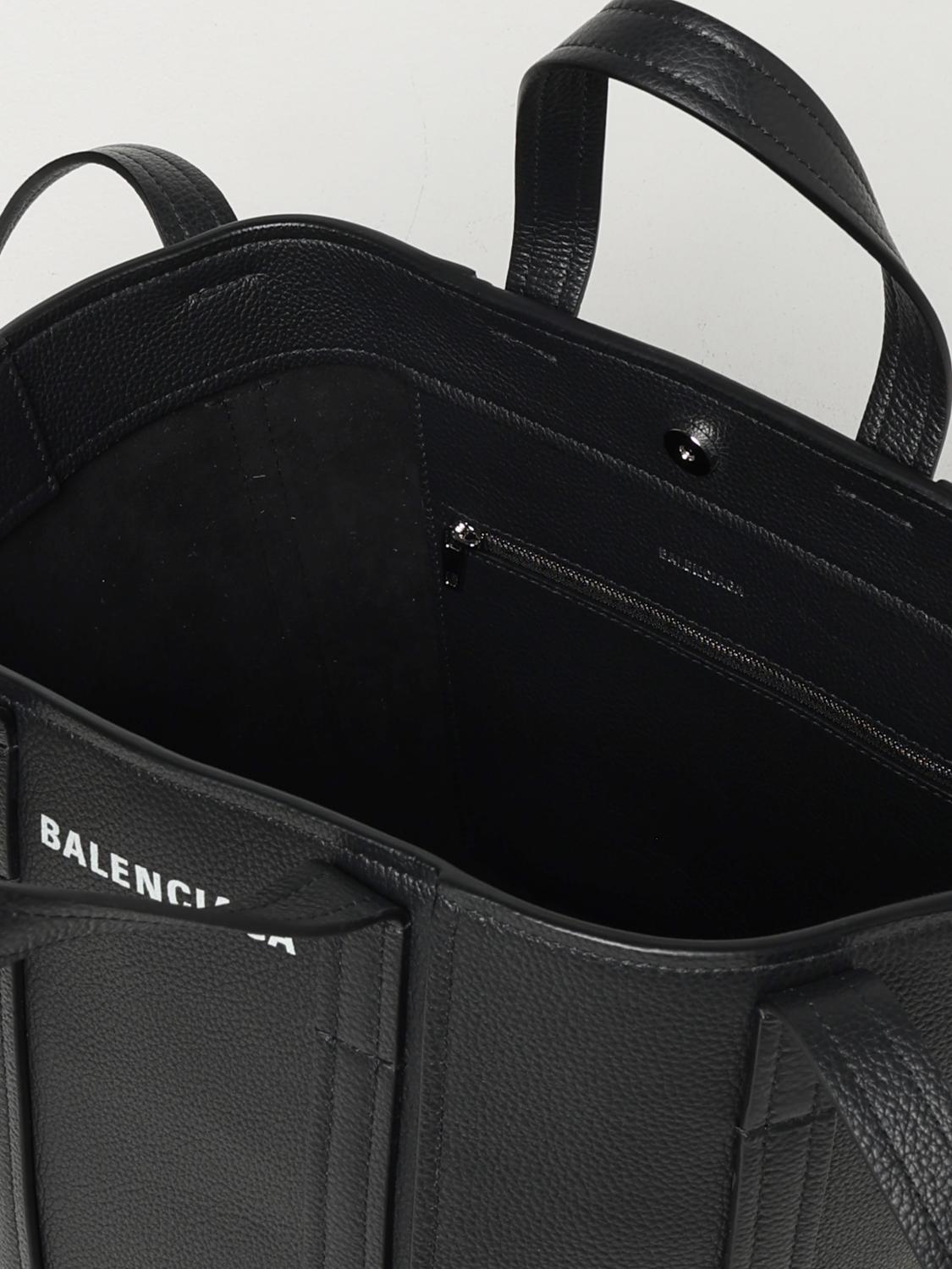 BALENCIAGA BORSA A SPALLA: Borsa Everyday 2.0 N/S Balenciaga in pelle a grana, Nero - Img 5