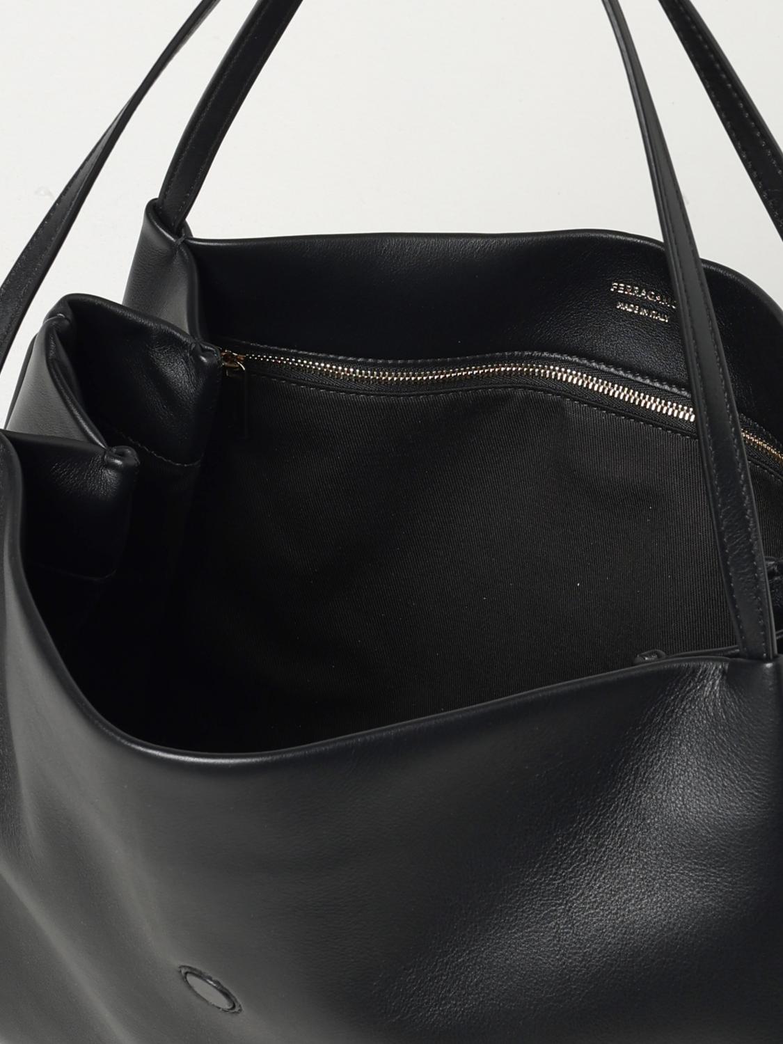 ショルダーバッグ・ポシェット FERRAGAMO Woman Shoulder bag Black 219804 777335 001 Ferragamo Outlet: Shoulder bag woman - Black | Ferragamo