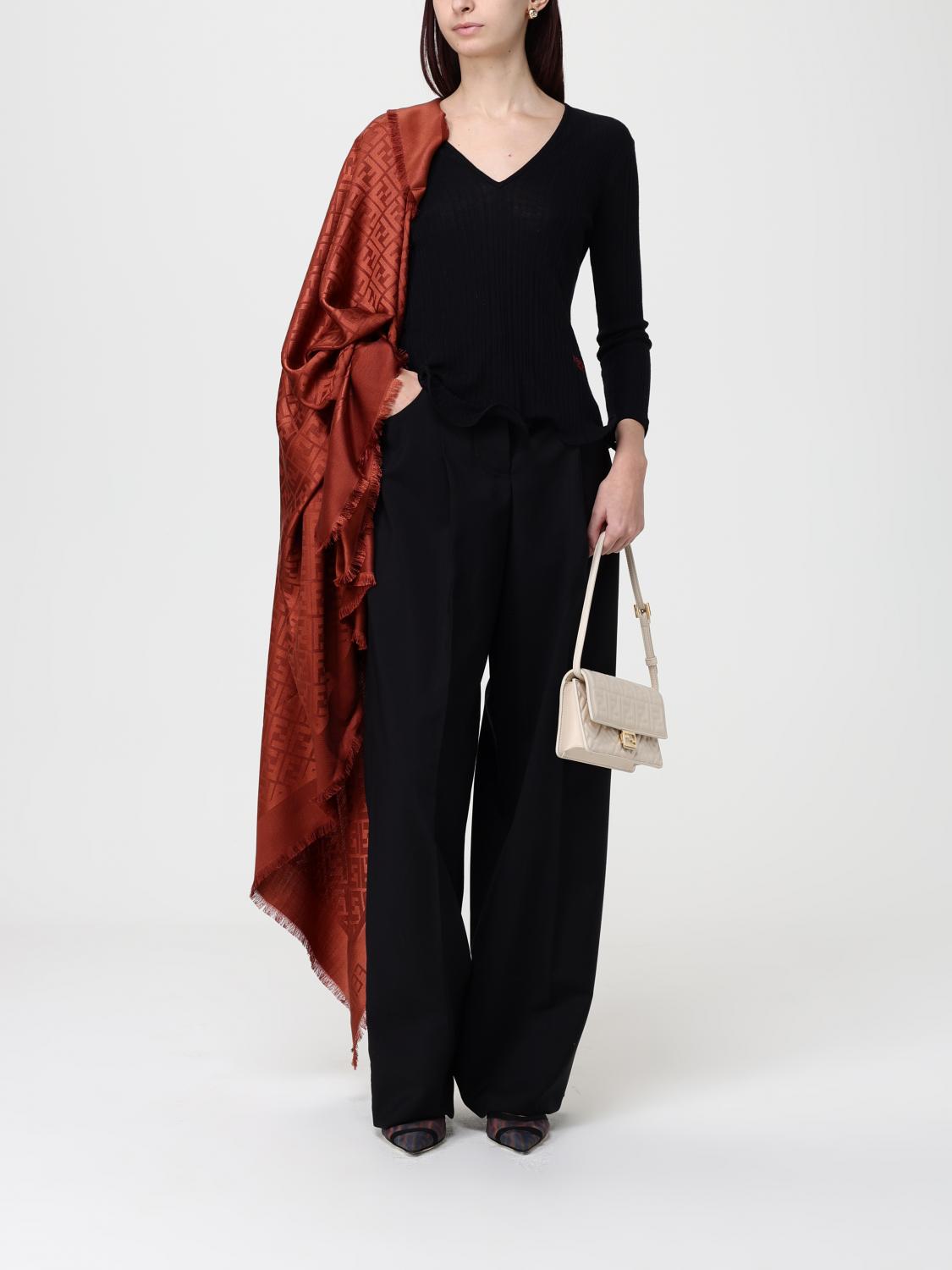 FENDI PORTAFOGLIO: Wallet On Chain Baguette Fendi in nappa embossed , Avorio - Img 2