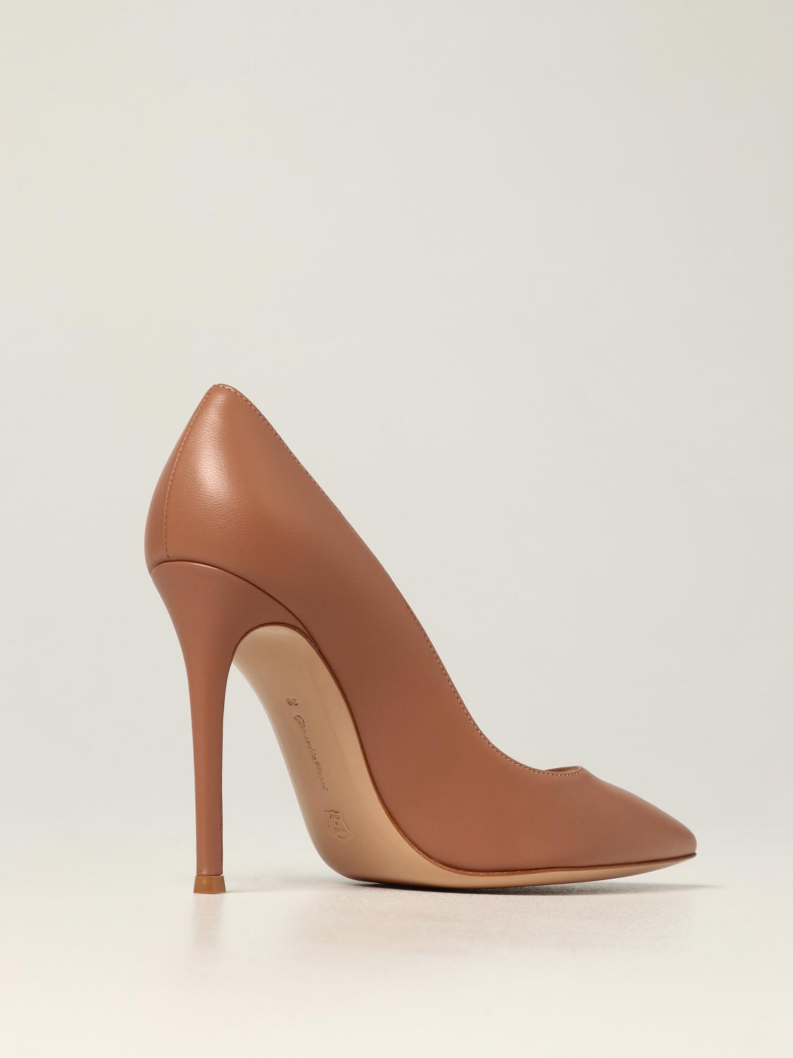 GIANVITO ROSSI: nappa leather pumps - Nude | Gianvito Rossi