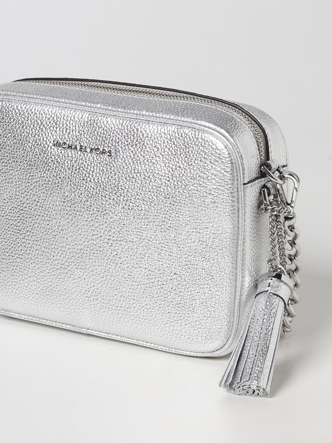 MICHAEL KORS BORSA A TRACOLLA: Borsa Michael Kors in pelle laminata a grana, Argento - Img 3