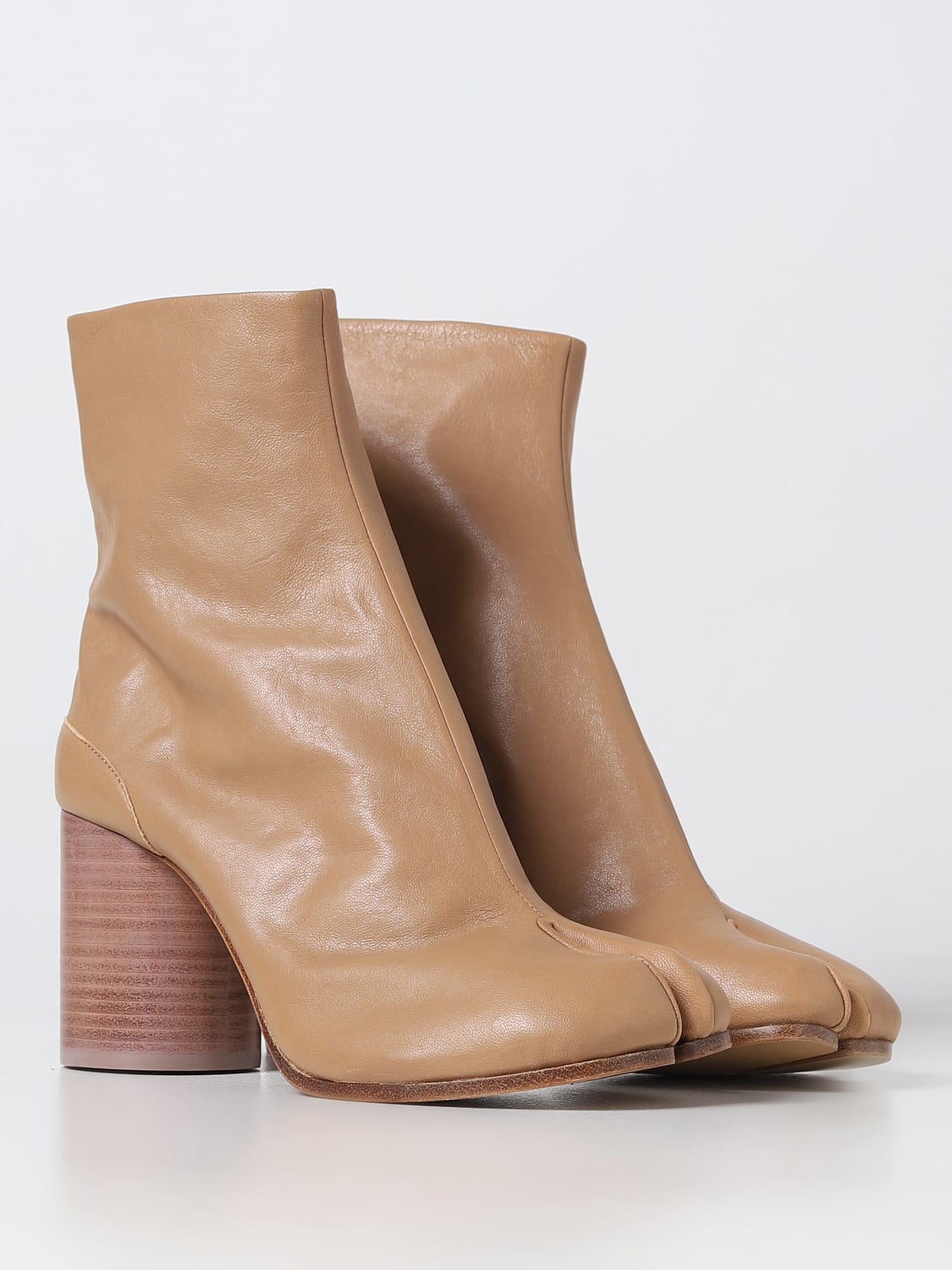 MAISON MARGIELA ブーツ: Maison Margiela Tabi ナッパ アンクルブーツ, キャメル - Img 2