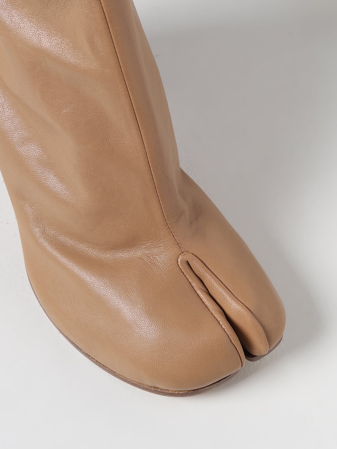 MAISON MARGIELA ブーツ: Maison Margiela Tabi ナッパ アンクルブーツ, キャメル - Img 4