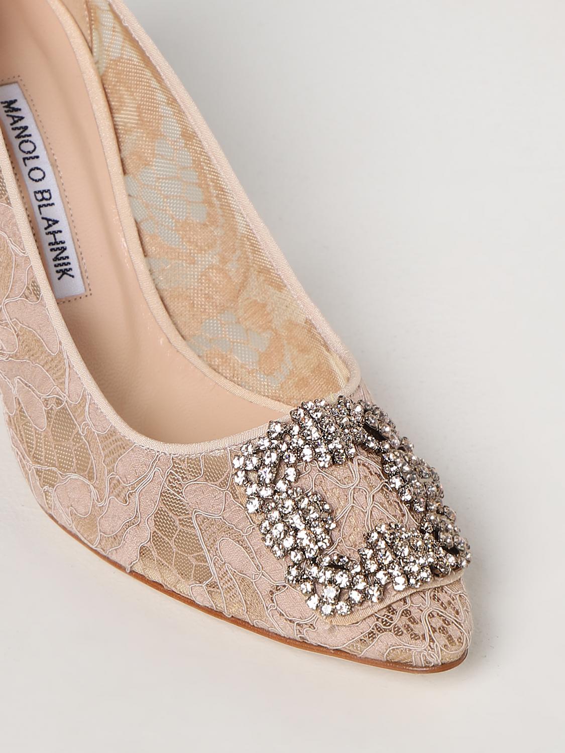 Manolo Blahnik Hangisi décolleté in lace - Nude | 9XX0701 | GIGLIO.COM