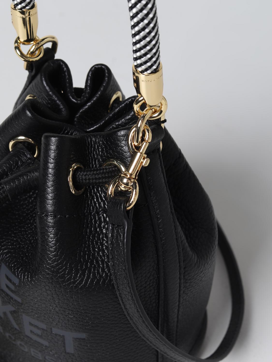 MARC JACOBS BORSA MINI: Borsa The Bucket Marc Jacobs in pelle martellata, Nero - Img 3